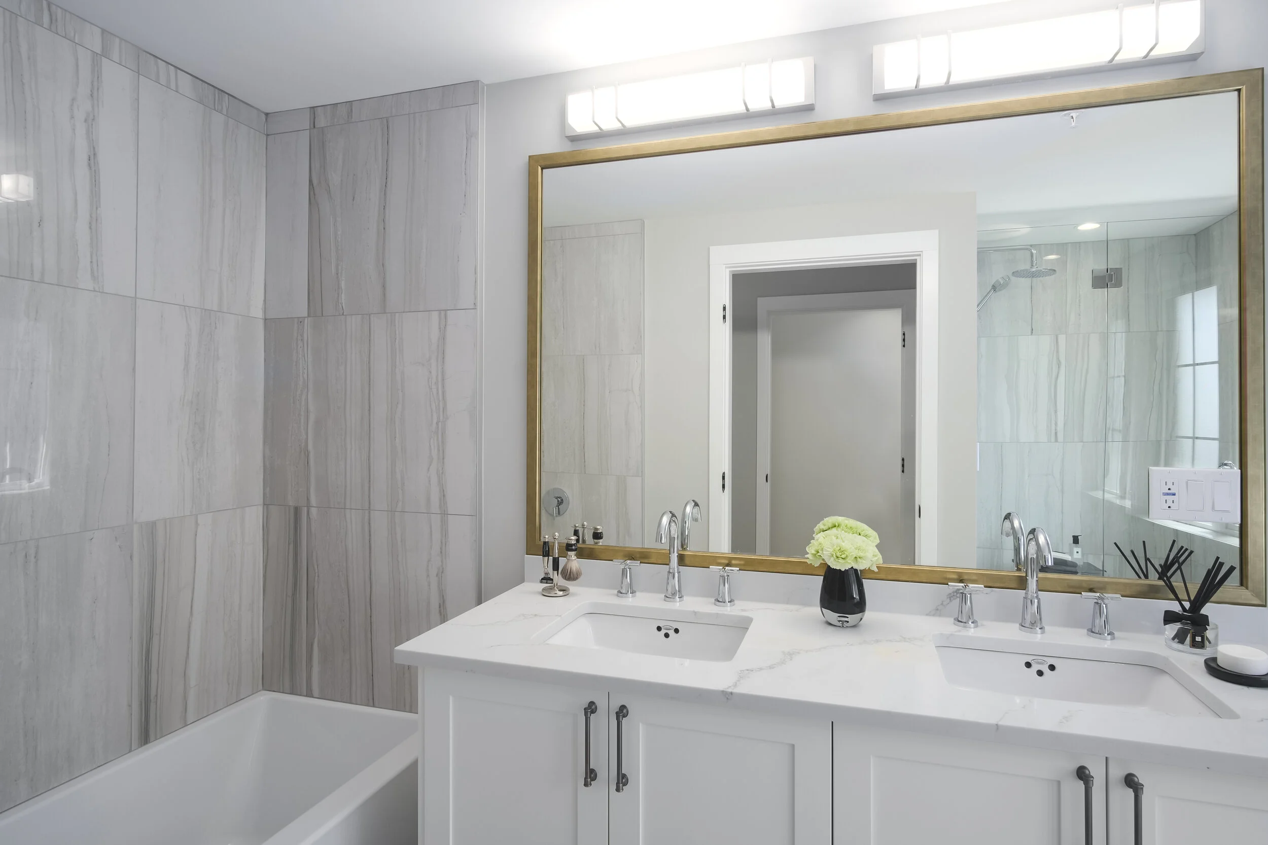 Tudor Master Ensuite.jpg