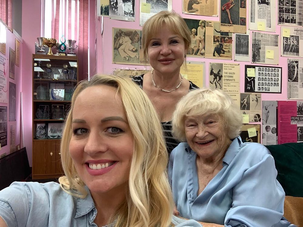 It was such a treat to have Mary Sanders @marysanders85 , canadian author and former @kalevestienne gymnast in recently to visit our Doncaster gym location! 🏅 🏆. Mary had the chance to view the decades of accomplishments on the walls and to visit w