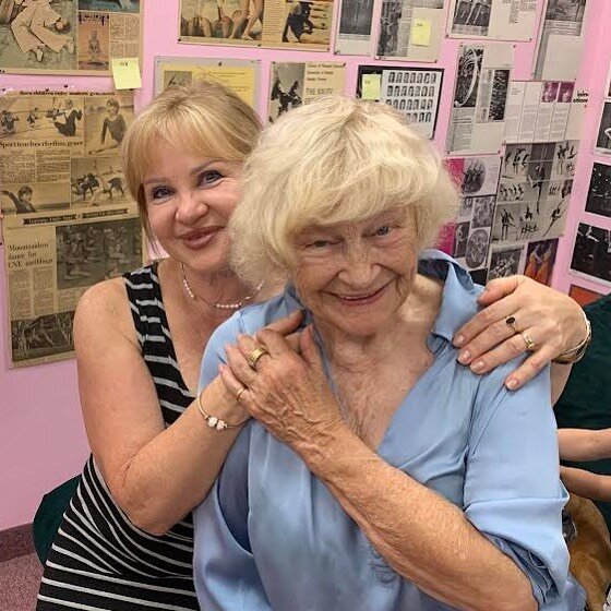 Our amazing Mrs Koop with @svetlanajoukova in front of one of our incredible @kalevestienne legacy walls 🤸🏼&zwj;♀️🇨🇦💫