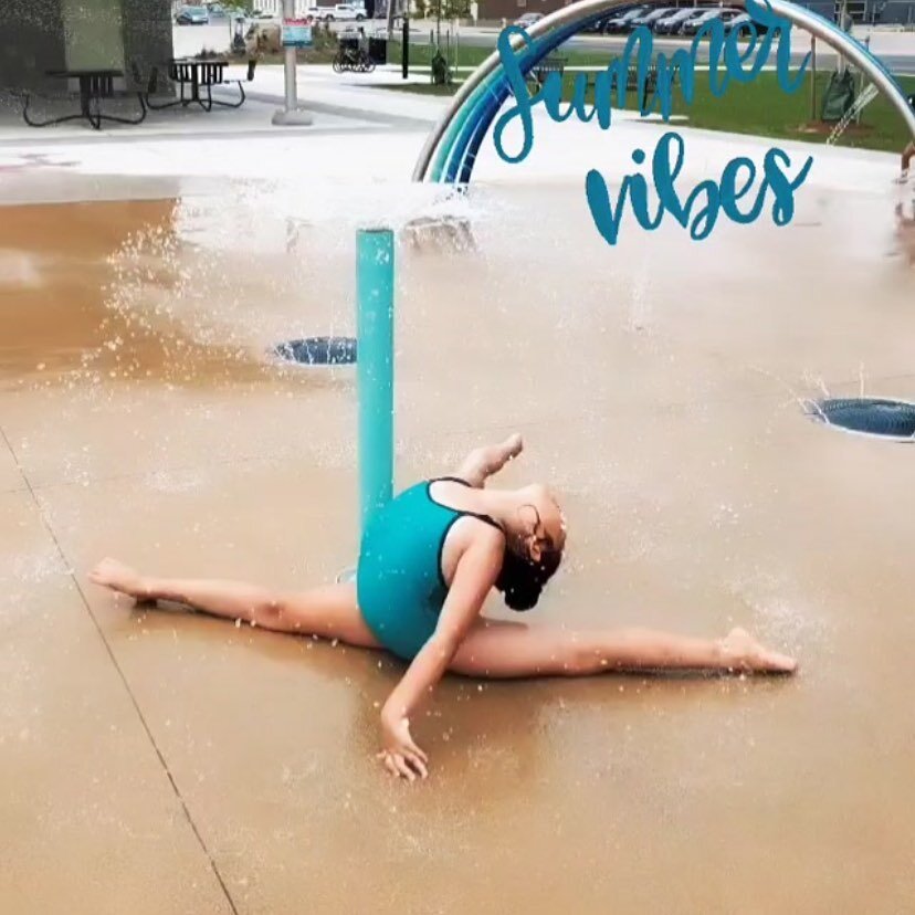 What better way to beat the heat than to stretch it out in your local water park?! 🤩 💧 ☀️ love how coach @carlatomasinipaganin brought her class outdoors to stretch in true summer style! 
&bull;
&bull;
&bull;
#summer #flexibility #kalev #train #tra