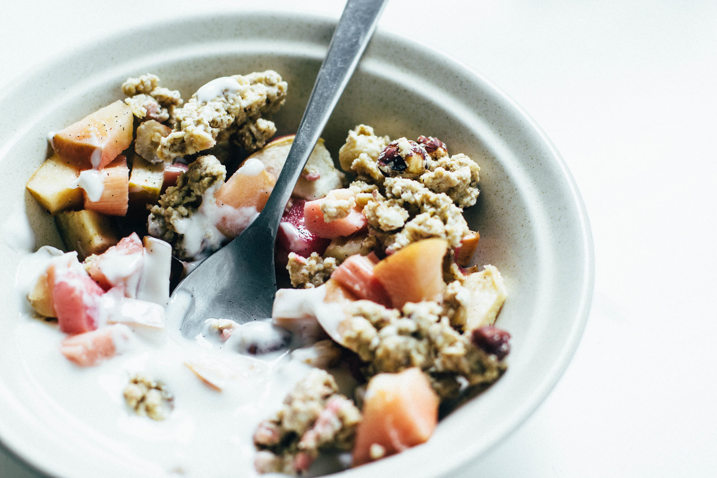  rhubarb & hazelnut crumble