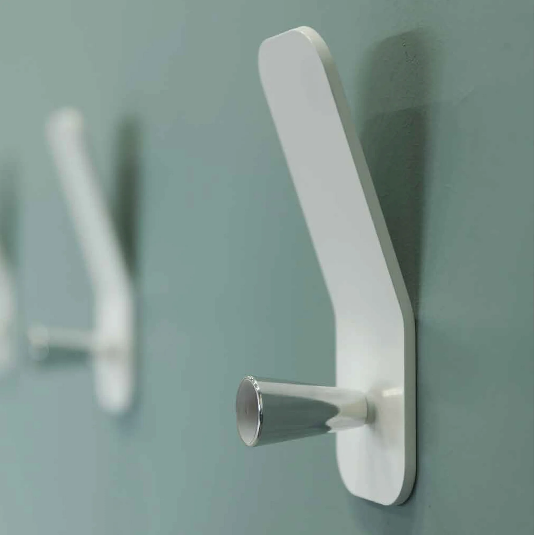 bend wall hook peter van de water cascando.jpg