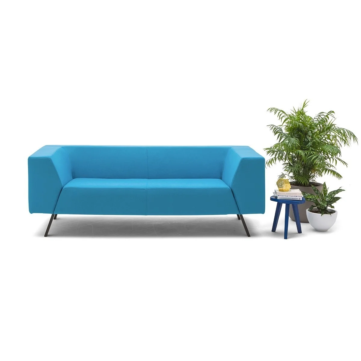 gispen-sett-ce-low-2_5-seat-in-divina-3-826-lightblue-with-plants-front-view.jpg