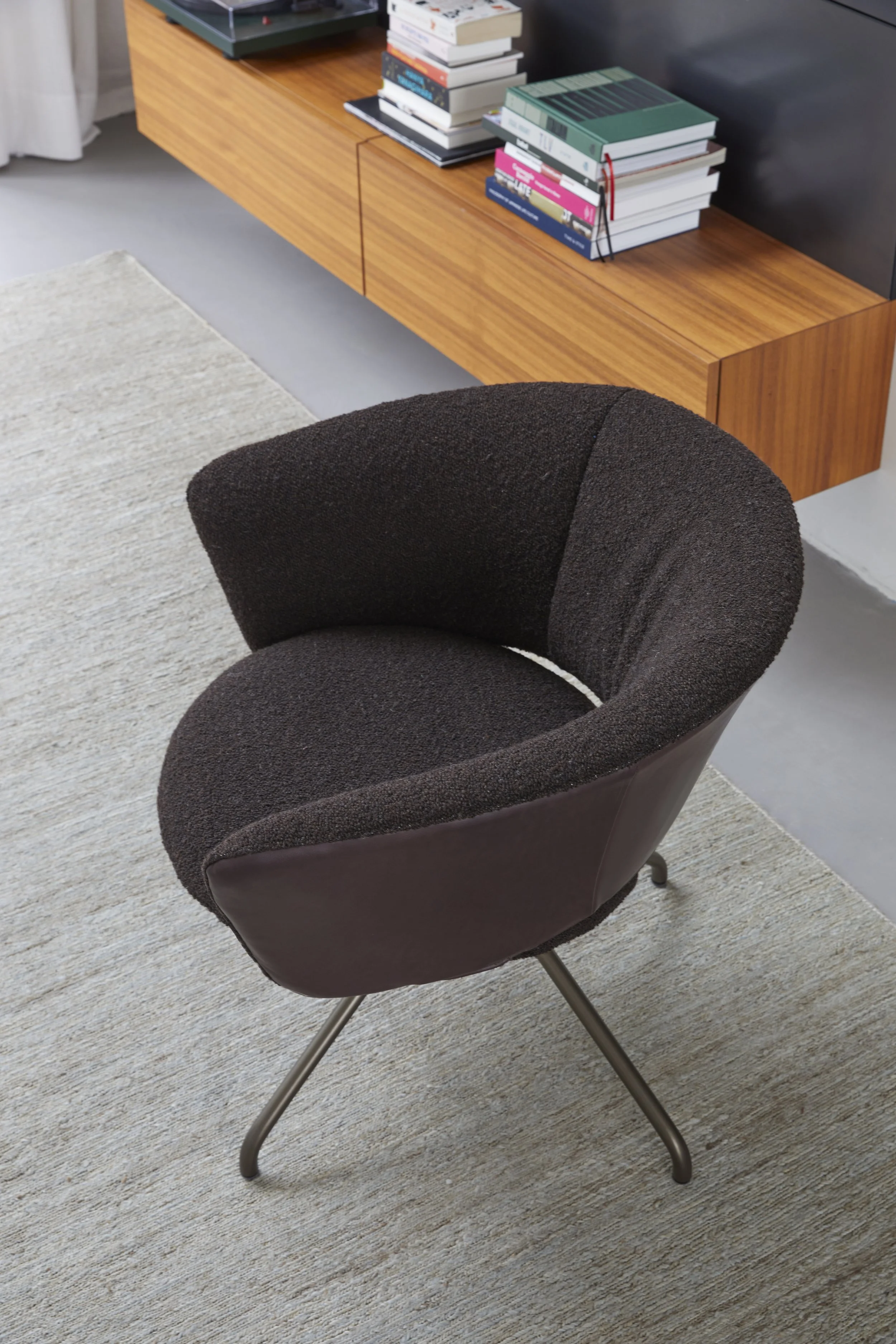 lola easy chair - label — Peter van de water