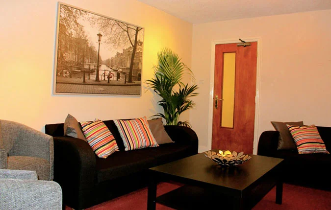 Lounge1.jpg
