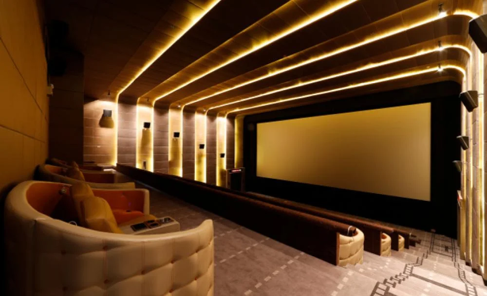 THEATRE 4