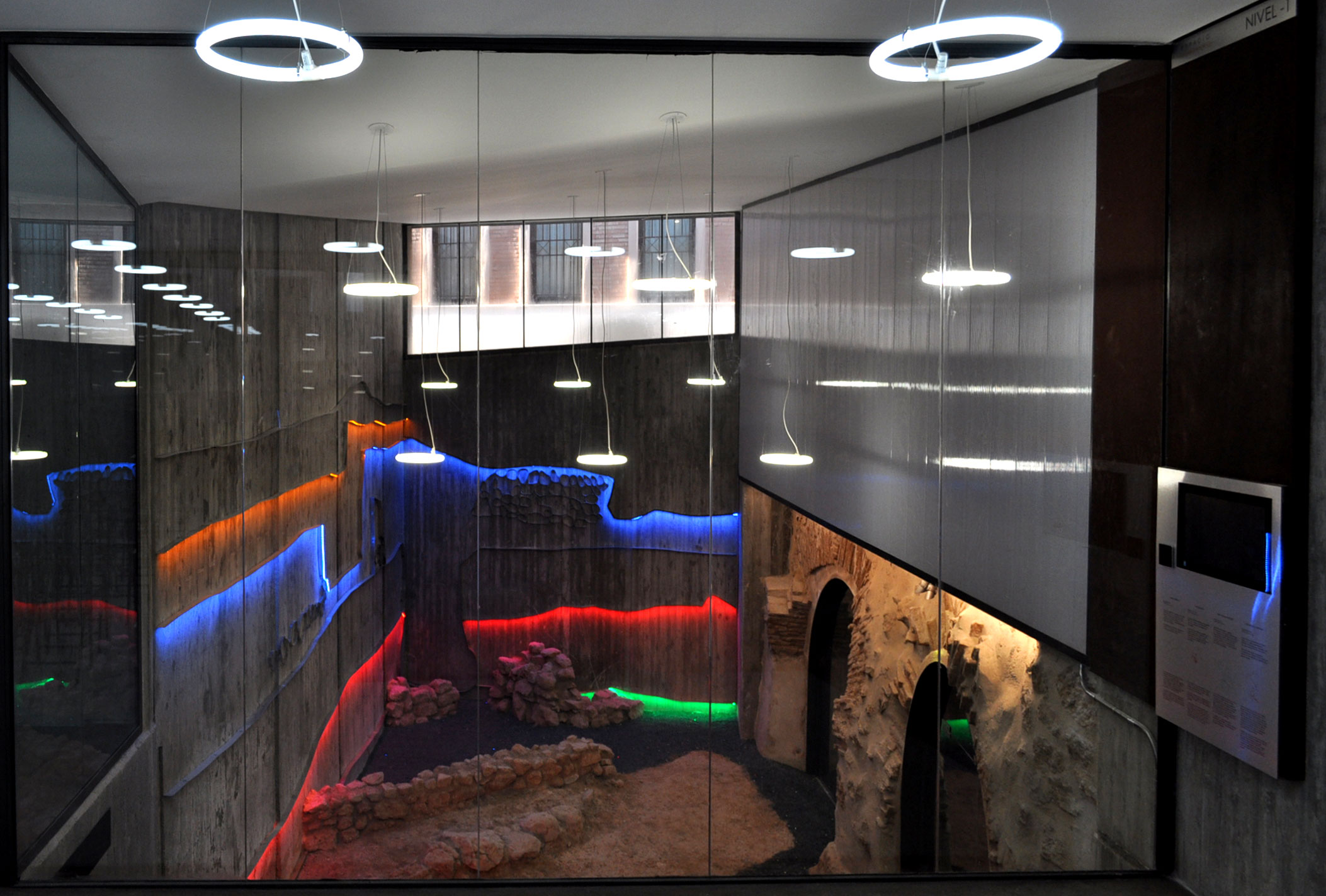 The fourth intervention consist of the recreation of archeological leves in a museographic program to show the remains. The drawings of the archaeologist made during the excavation are translated to the walls, in the same color levels as the referen