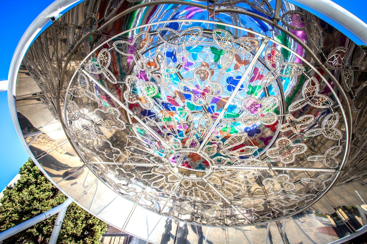 #1. Rosette White bell shows an installation as a tribute to Monastery´s romanic rosette. Its Stone structure, plumb substructure, and color pieces of glass, are reinterpreted in a overlapping layer system made of aluminium