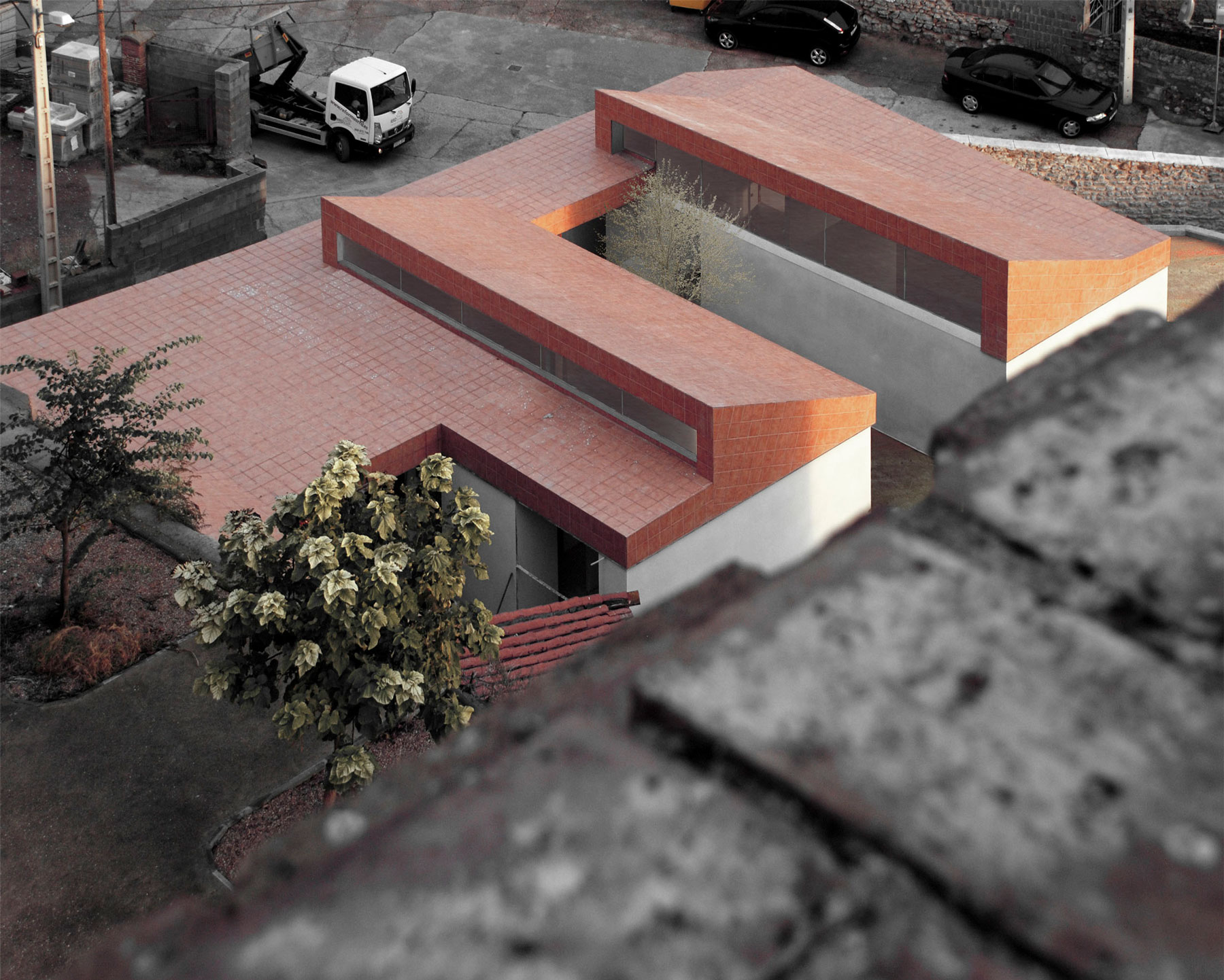Three modules are generated in north-south orientation, ranging from public to private, and linked east-west with an element supported in the original wall made of gypsum stone. The first of the modules hosts the most public program: living-room, kitchen, hall, lobby, and toilet. The second module, which is the most private, hosts: bedrooms and bathroom. The third, the service area: garage and installations room. The irregular element which links the modules lets circulate along them, generating its own trace of multipurpose areas: study zone, washing and ironing zone. The generation of these three modules is possible by putting patios between them. Every one of these patios has very accurate characteristics related to privacy and function: public, private and functional.
