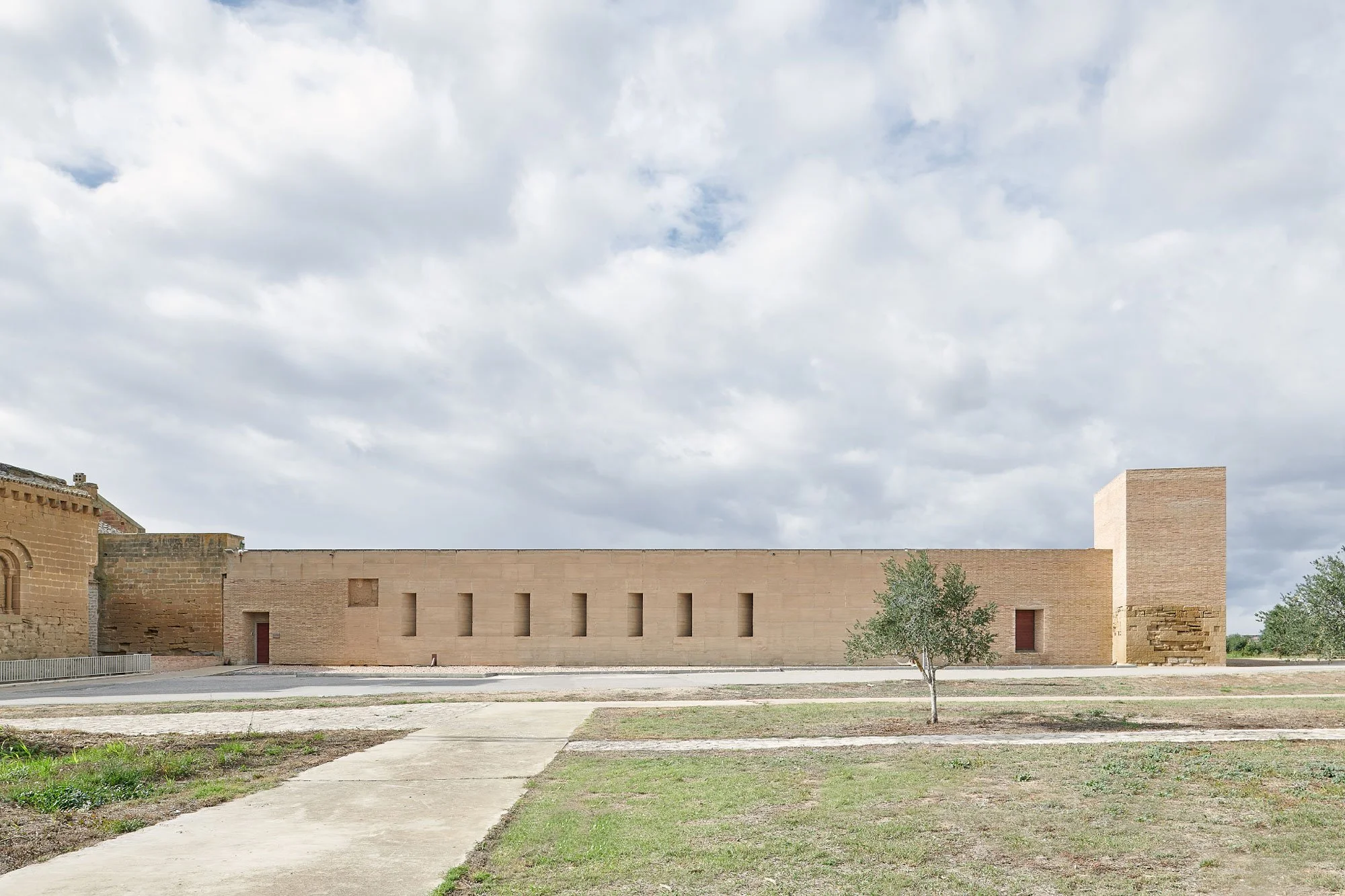  At the beginning of the 21st century the monastery was in an uneven state. Except for the church, the refectory and the south side, the rest were still in ruins. The fire and abandonment had reduced the architecture to the most essential, the arches
