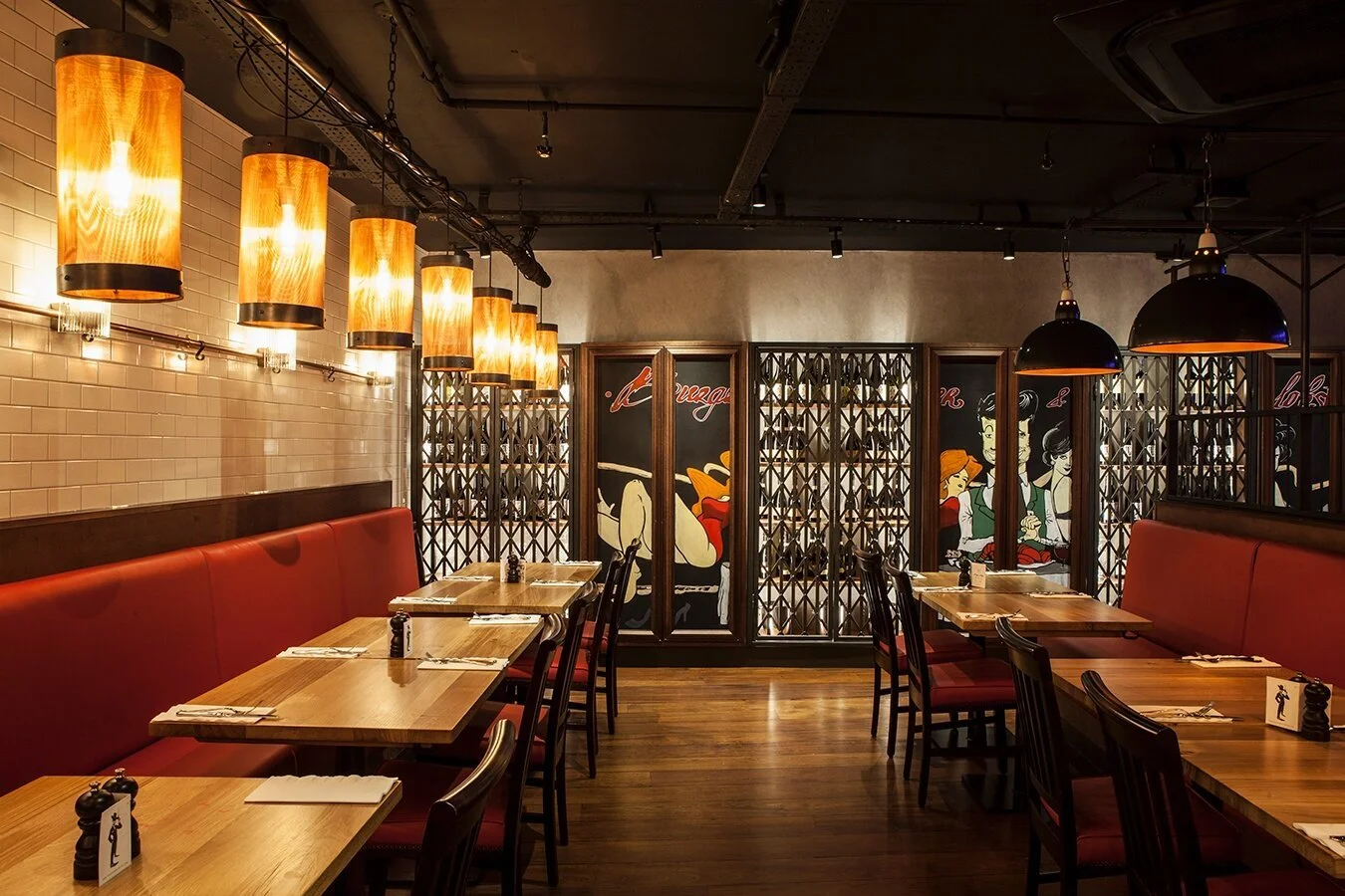 W Hotel Burger and Lobster restaurant seating - project management, quantity surveying and cdm services