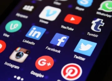 media_social_media_apps_social_network_facebook_symbols_digital_twitter-1063277.jpg
