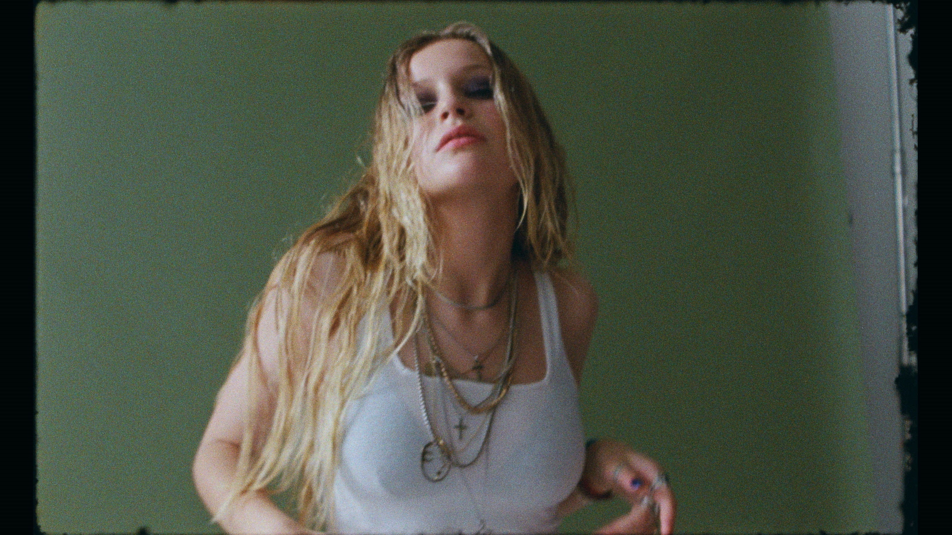 Dylan_Bad Bitches_FINAL_PRORES4444_KAROL.00_03_28_13.Still066.jpg