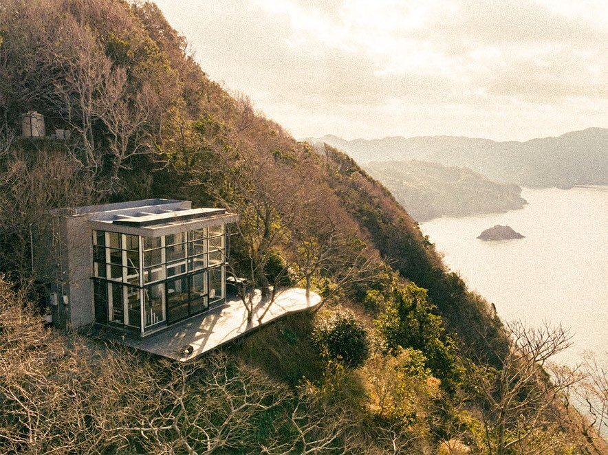 @houyhnhnm_official paid Izu Cliff House a visit earlier this Spring. We&rsquo;re fans of their work and grateful for the spotlight 🙏🏻 
#izucliffhouse
