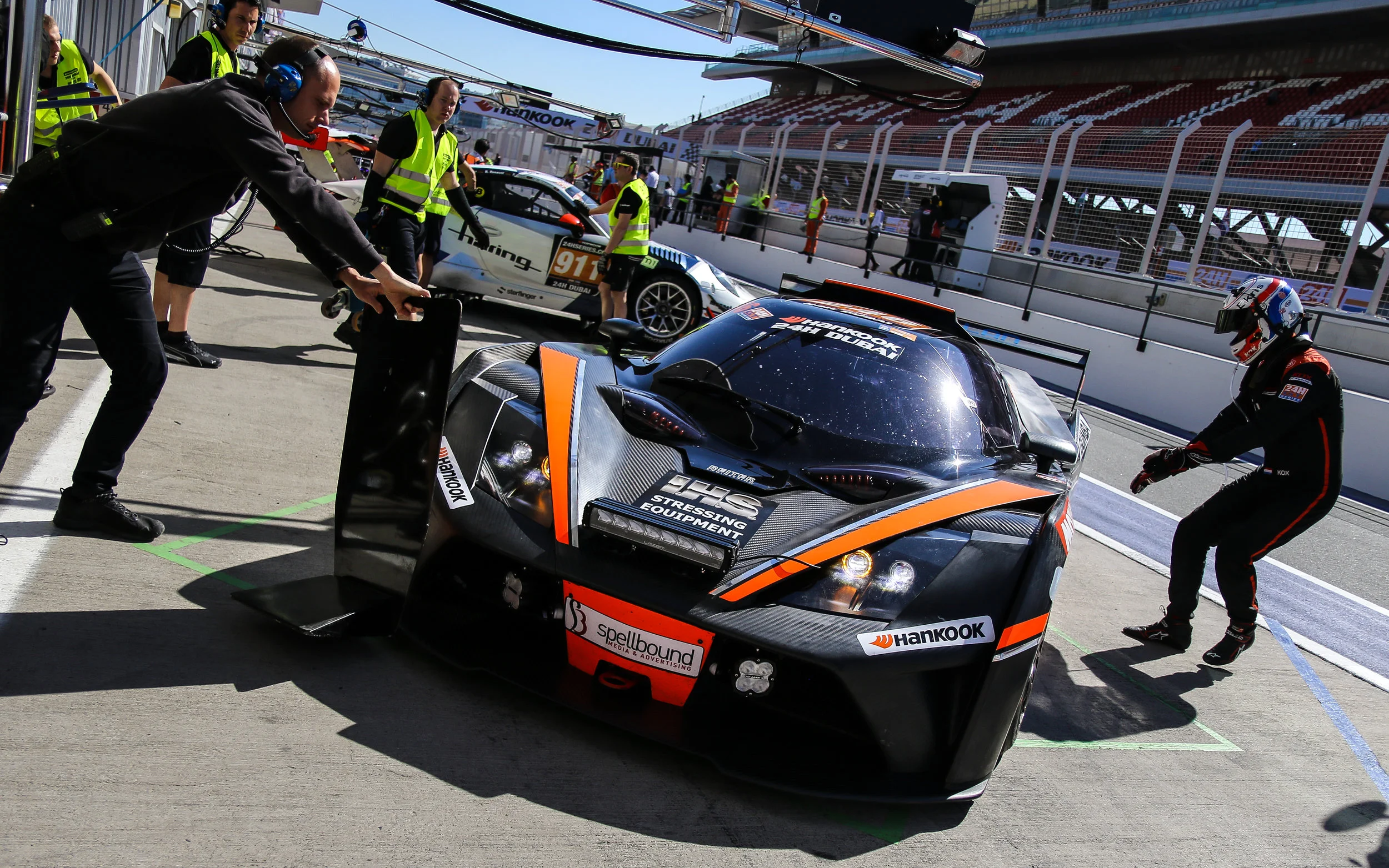 D 24h raceday website-4.jpg