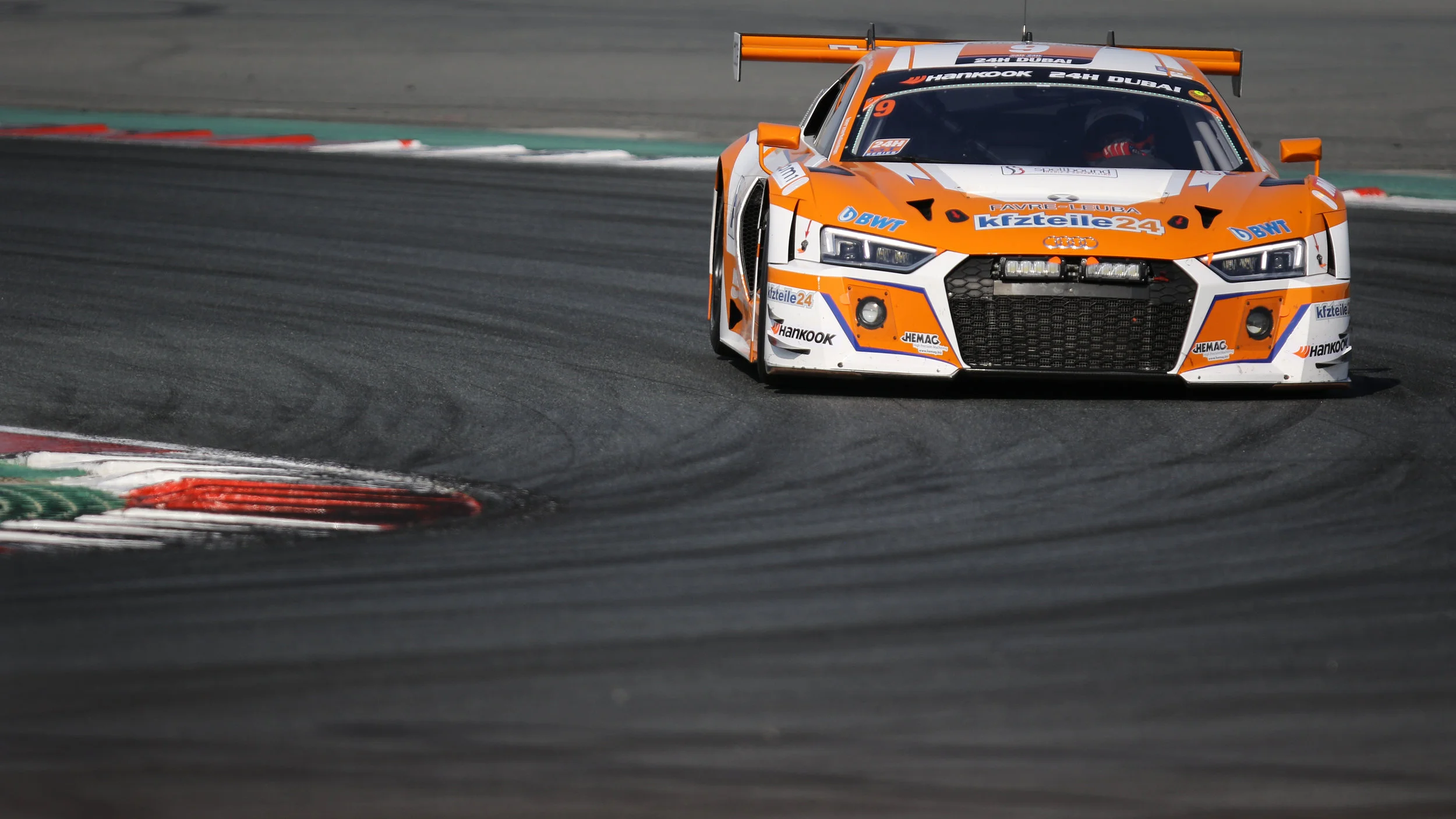 D 24h raceday website-7.jpg