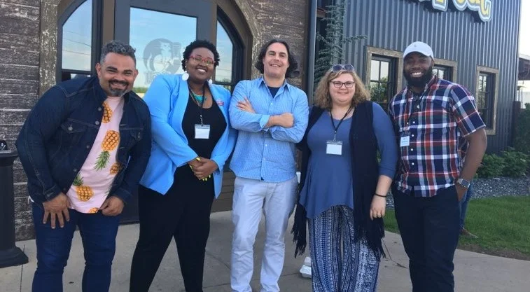 A few 2019 Fellows enjoying a shared dinner.