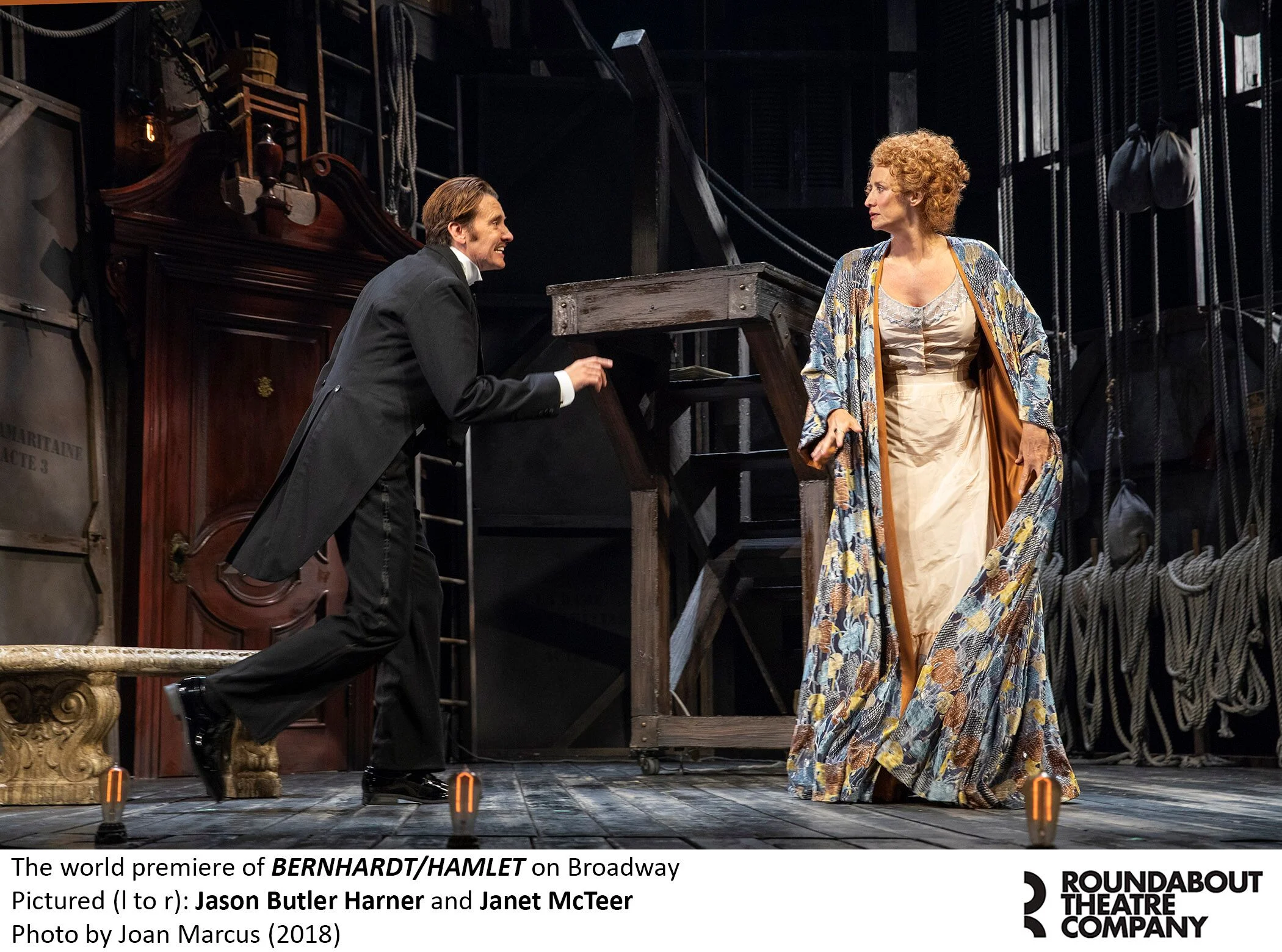 Broadway Review: McTeer Dazzles In 'Bernhardt/Hamlet' 