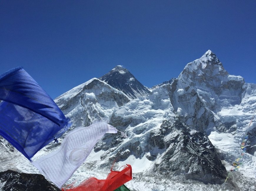 L'Everest et le Lhotse depuis le point de vue du Kalapatar lors du trek du camp de bas de l'everest