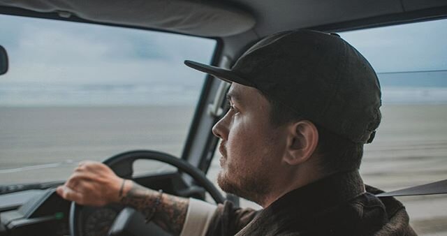 Beach drive video stills - -
.
.
.
.
.
#beach #ocean #roadtrip #toyota #landcruiser #rhd #drive #4wd #rearview #clouds #worthholdingonto #pnw #kinefinity #kinefinitymavo #nikkor