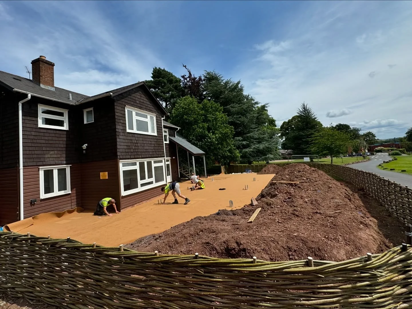 Work is underway for @winterfoldhs new forest school, once again we are really looking forward to seeing this project once it&rsquo;s completed.
&bull;
&bull;
#wonderwoodwillow #wovenfencing #willow #garden #welcomehome #cotswolds #oxford #cambridge 