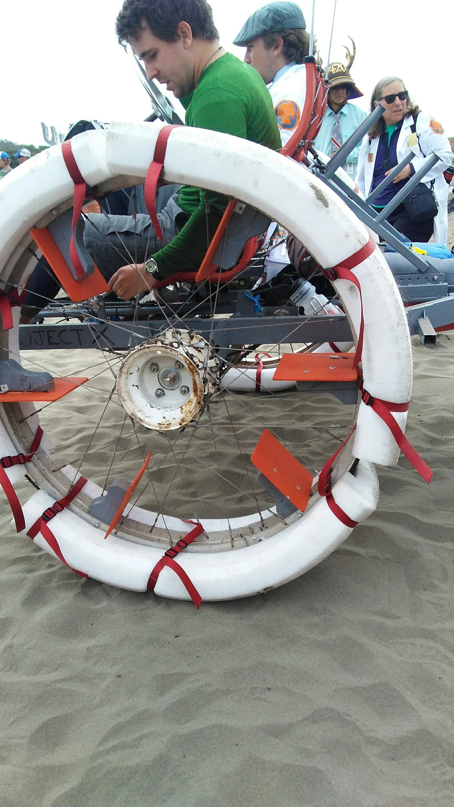 Wheels on the sculpture Project X, sandproofed