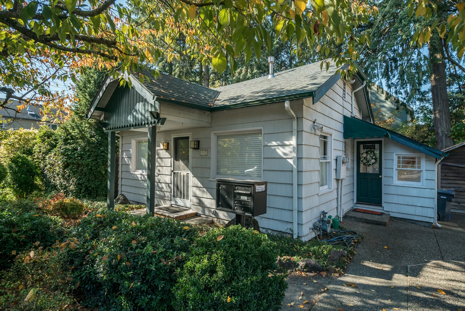 Muna house exterior.jpg