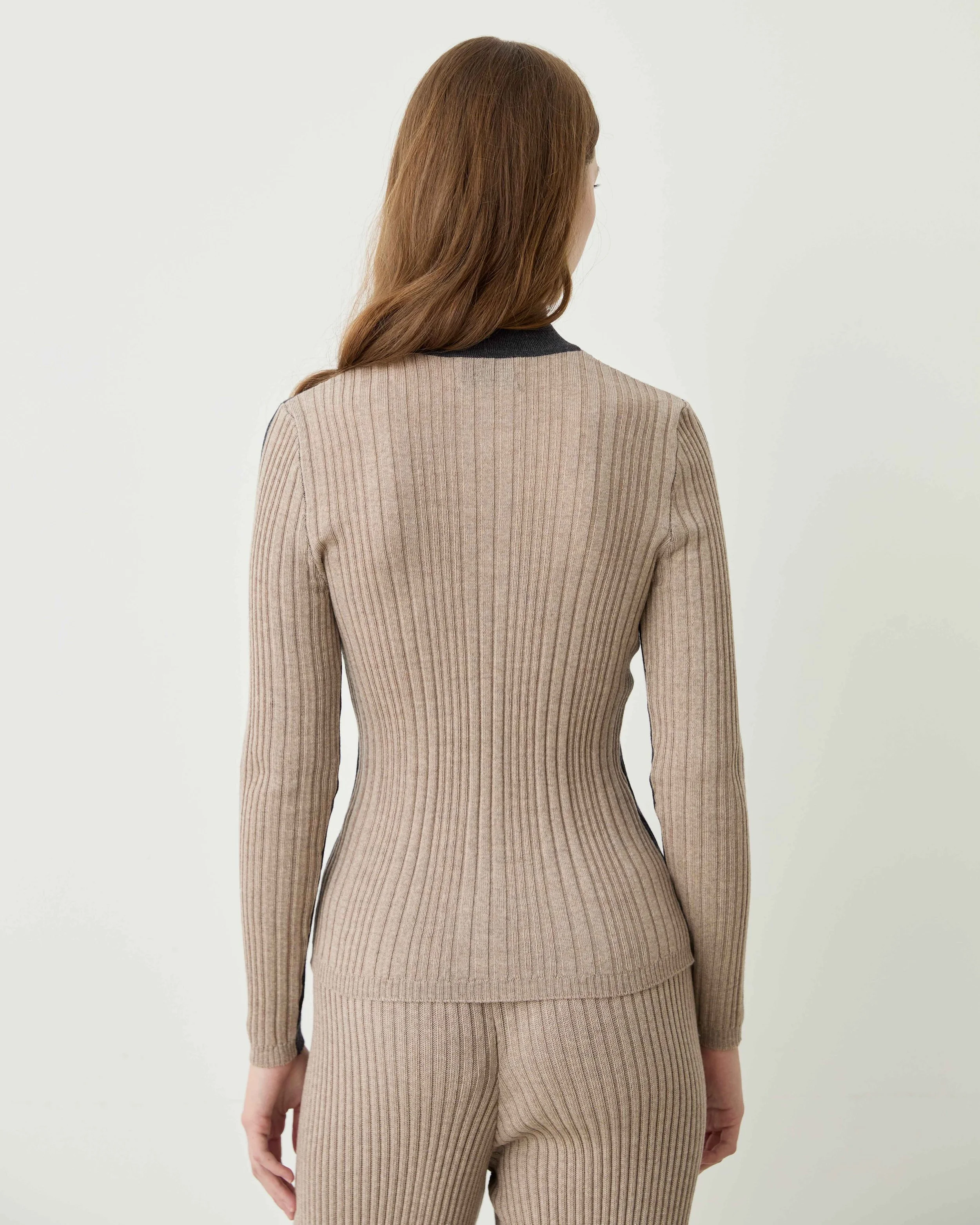 Dividibi Sweater_CharcoalGreige5.jpg