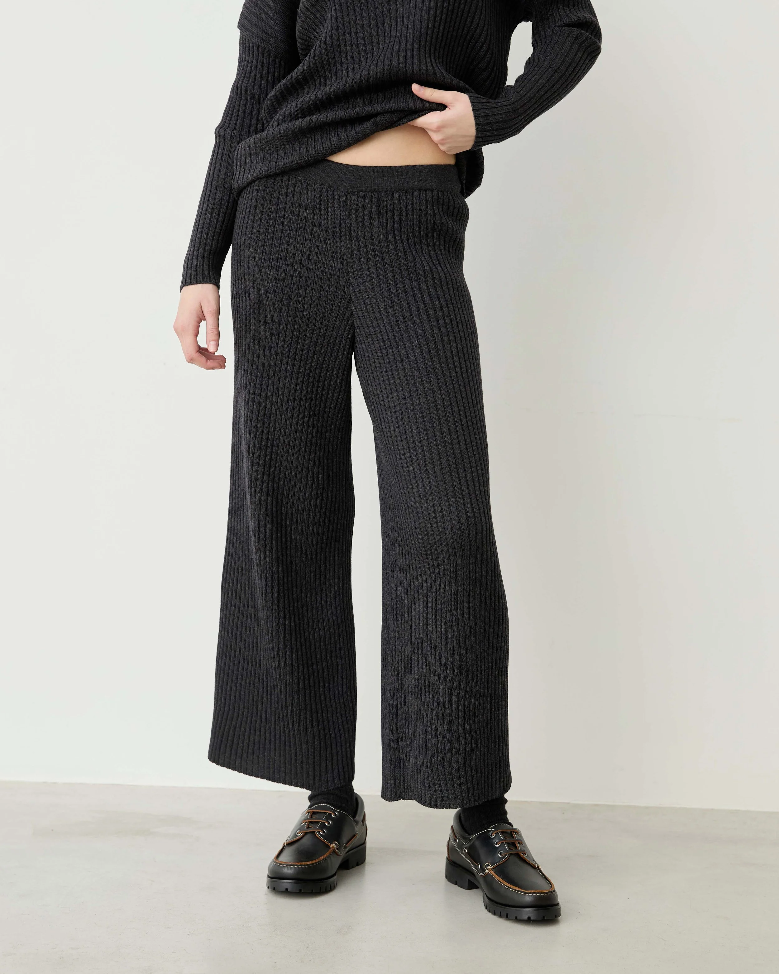 Ofelia Trousers_Charcoal5.jpg