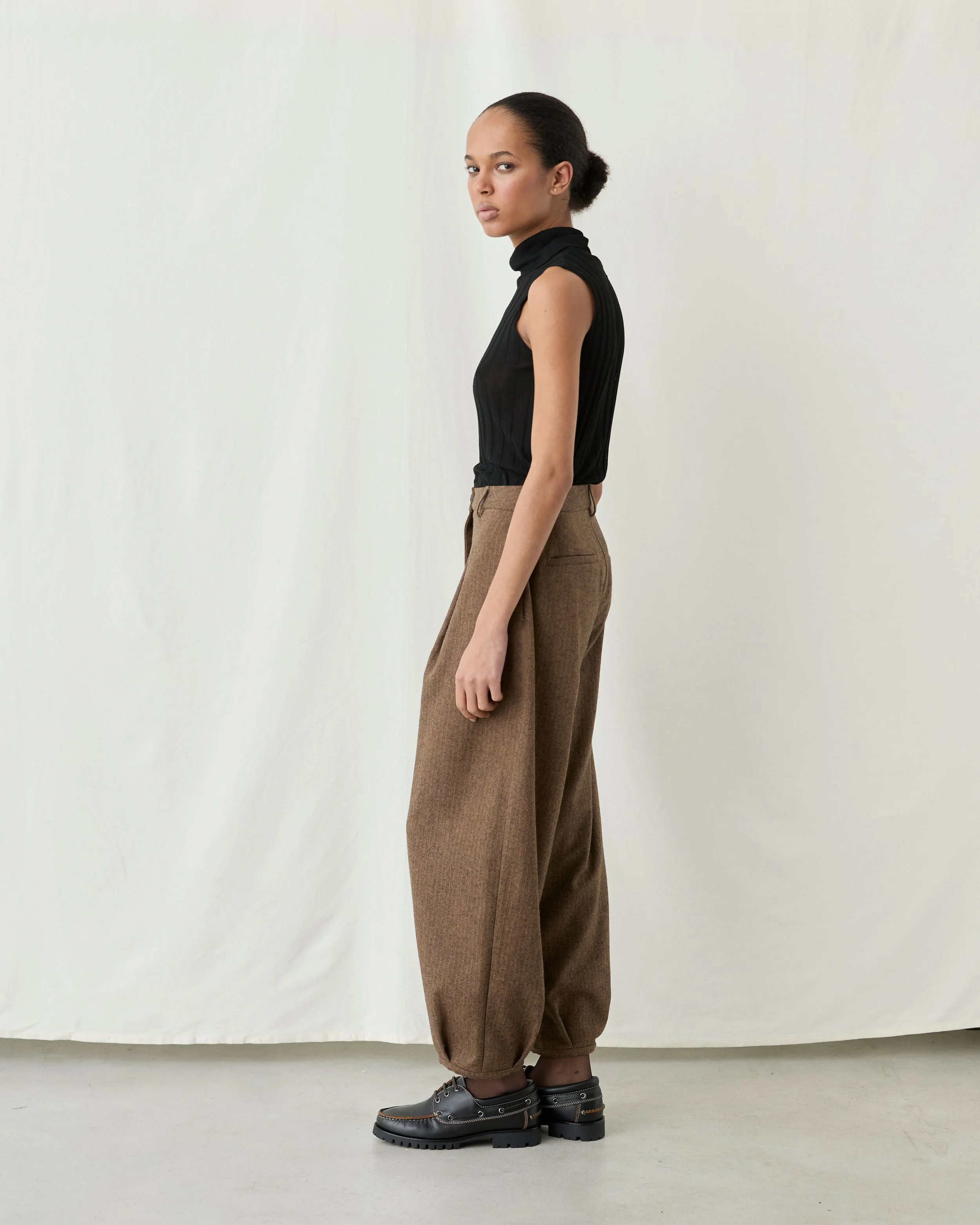 Tango Herringbone Trousers_Brown14.jpg