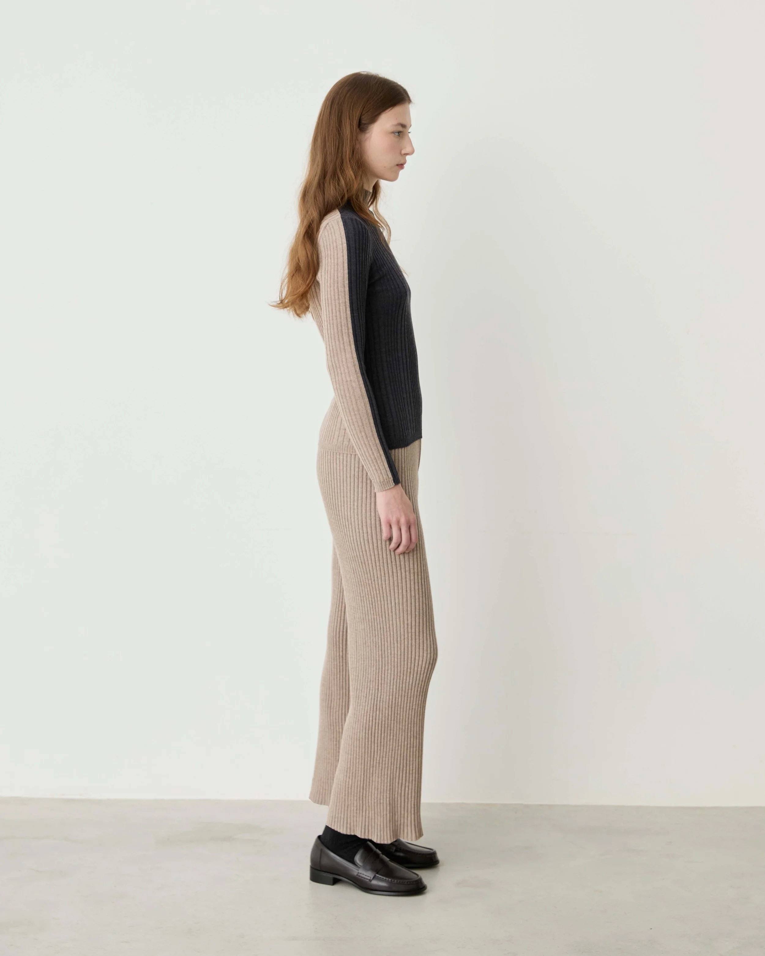 Dividibi Sweater_CharcoalGreige1.jpg