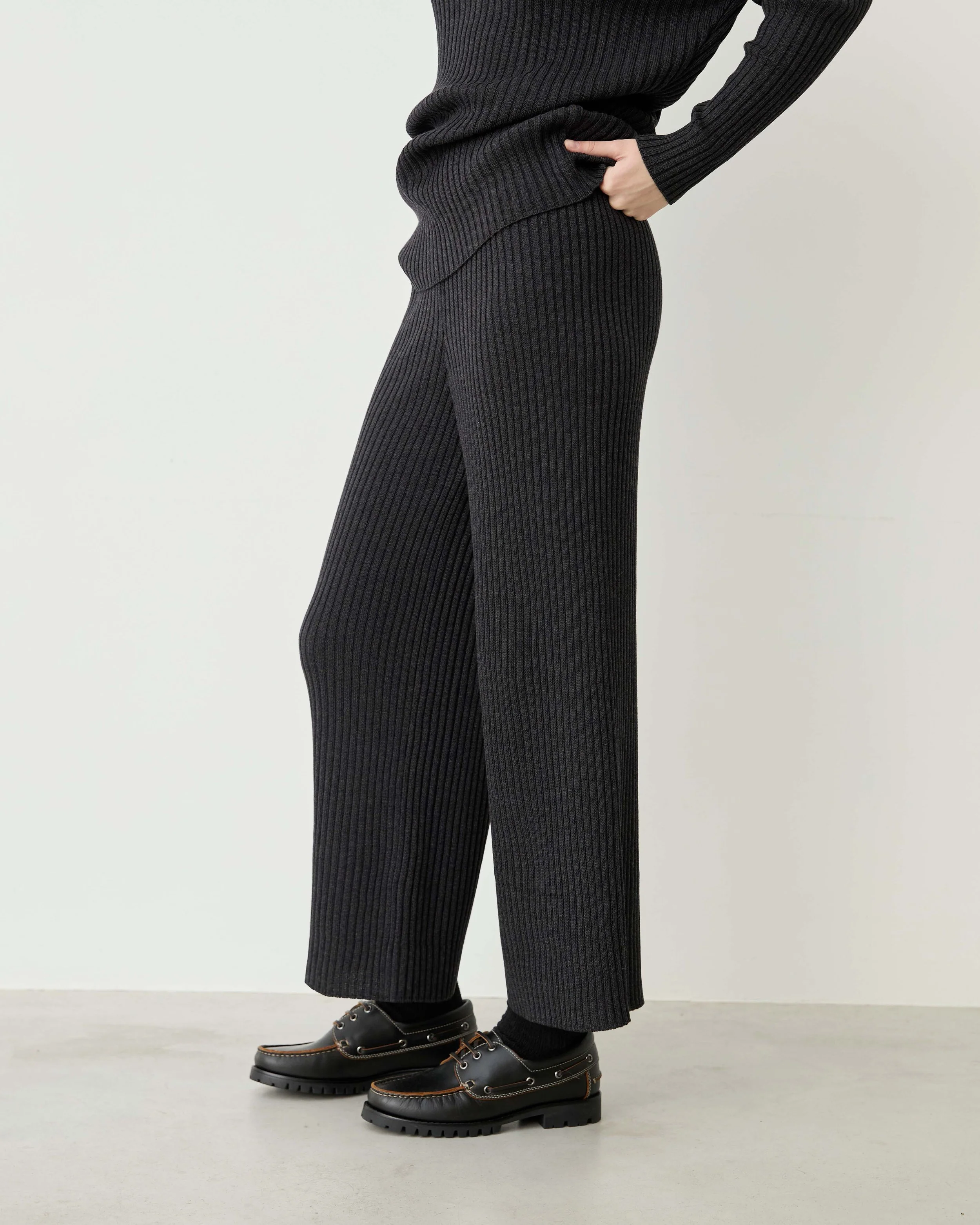 Ofelia Trousers_Charcoal4.jpg