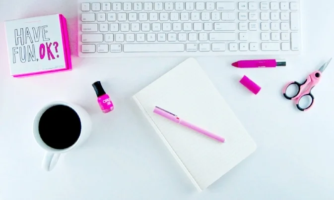 pink_desk_layout.jpg