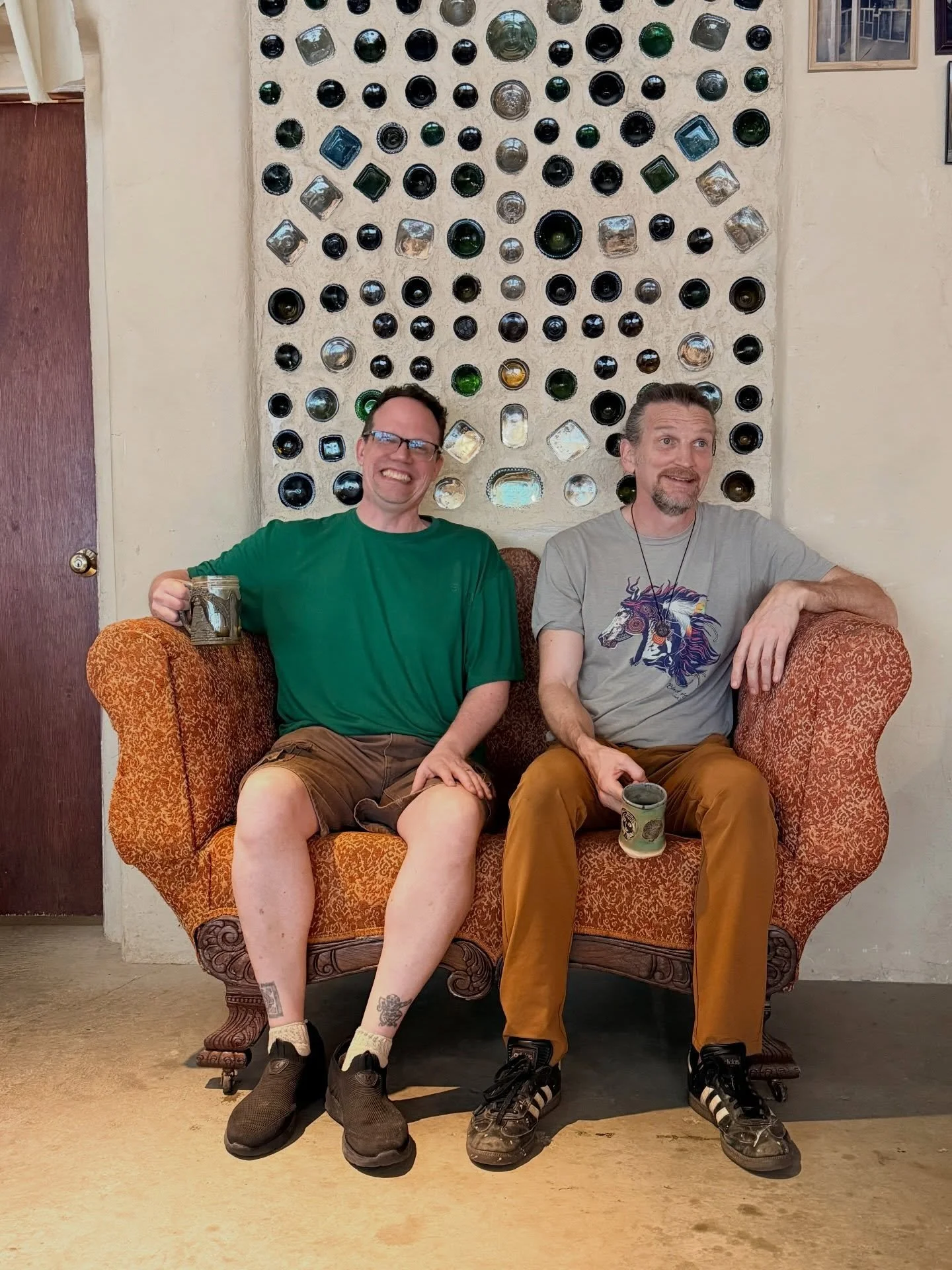 Bantha got a couch - More places for Jack and Brett (and you) to sit and drink tea 🛋️