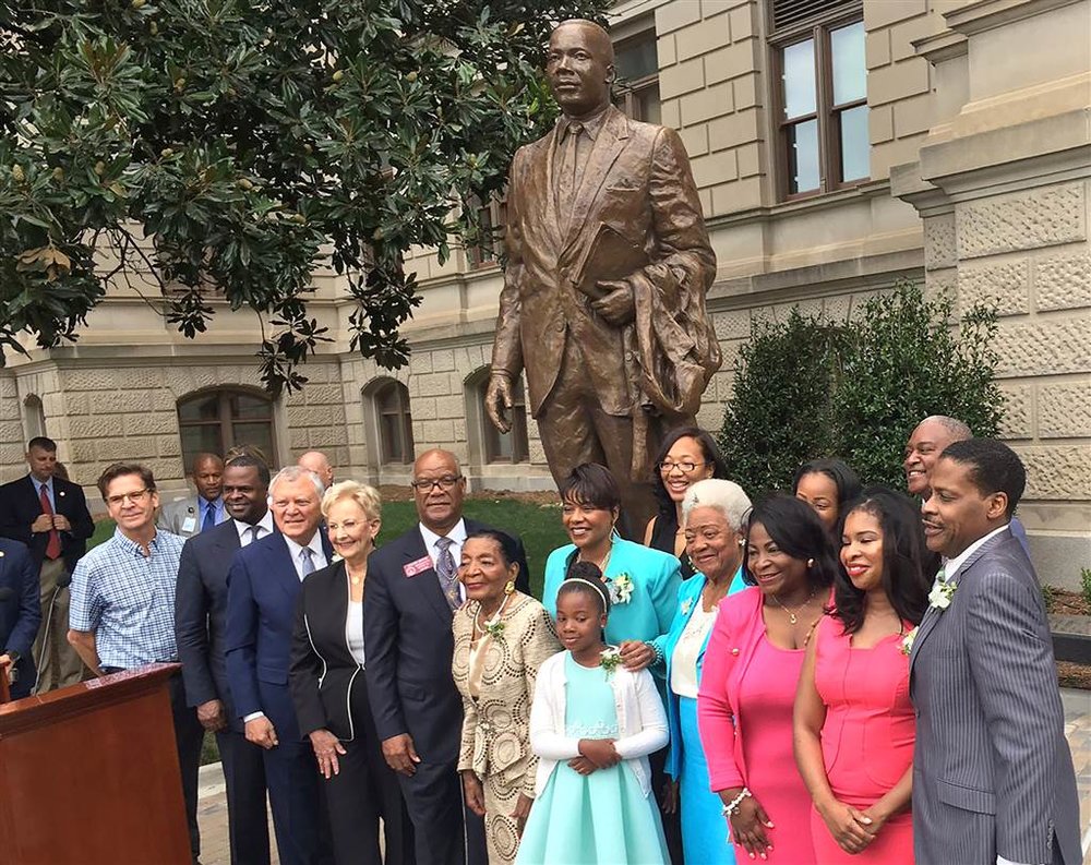 ss-170828-martin-luther-king-jr-staue-unveiling-02-ac-932_7607599b765307a034592be44d46850d.nbcnews-ux-1024-900.jpg