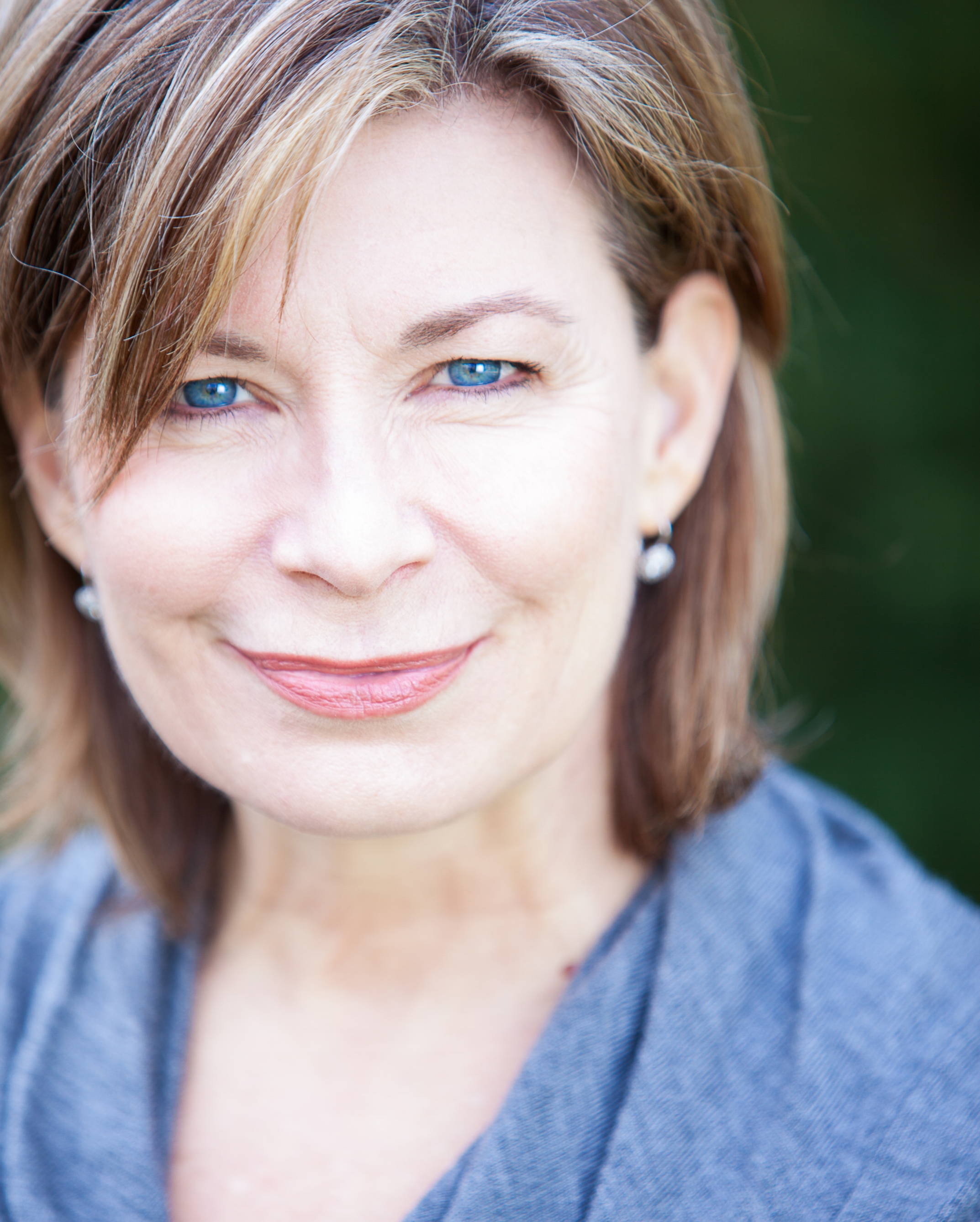 julia glander formatted headshots-3.jpg