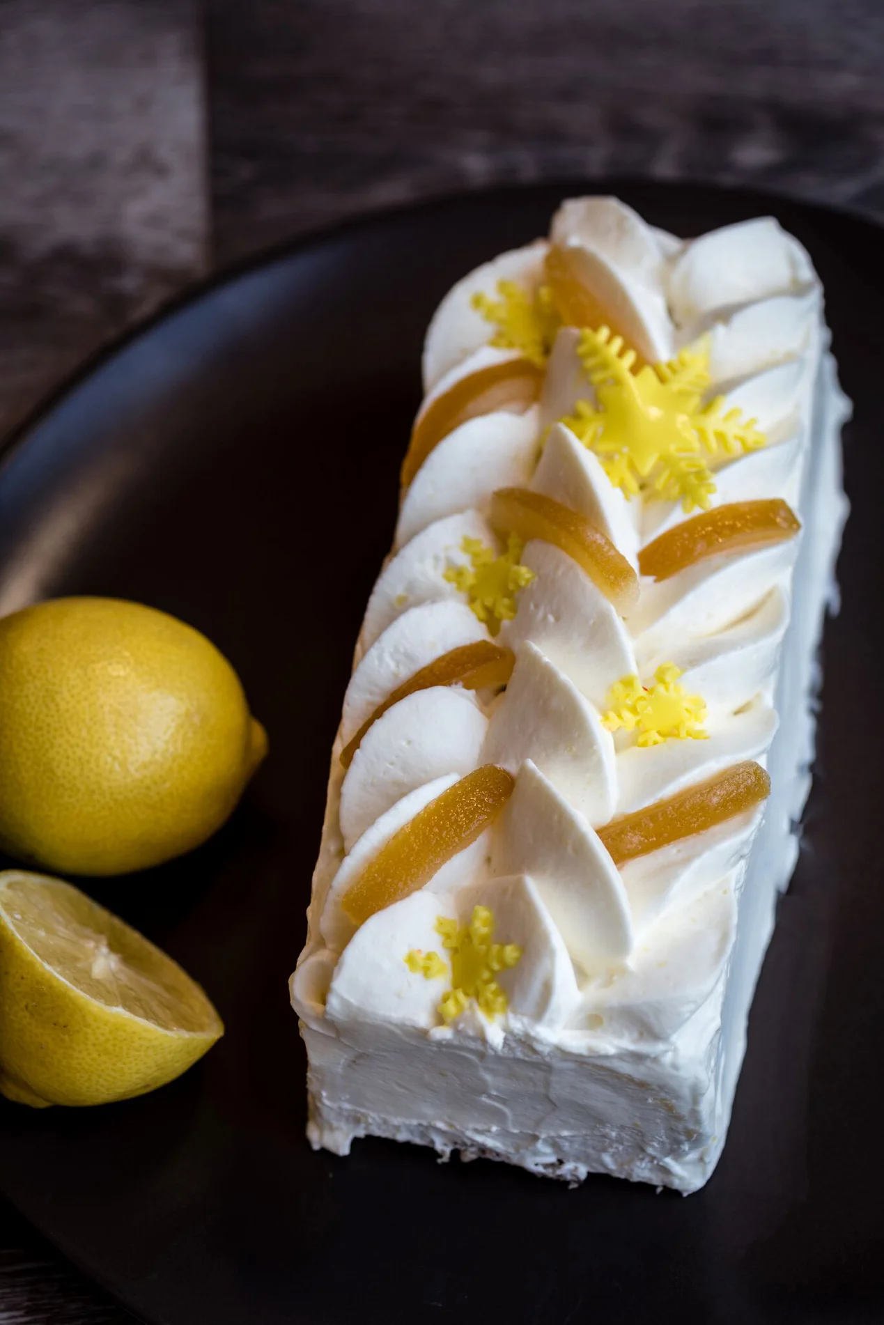 Bûche de Noël: Lemon Elderflower / Citron Fleurs de Sureau 