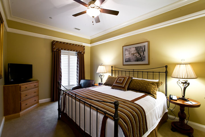 Luxury Cottage Bedroom at Rich Harvest Farms