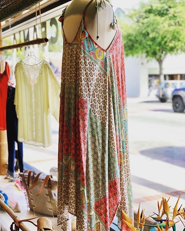 This dress. Summer crush. ✨🌸🌞
:
:
:
#summervibes #summerfashion #sundress #bohochic #bohemianstyle #beachwear #styleinspo #oceaniacapitola #shopsmall