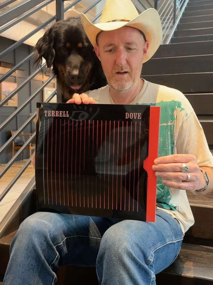 This unintentional phenomenon was brought to my attention regarding my album artwork. Have you heard of the Terrell- Penrose effect? Gather round my beautiful, nerds. Let me tell you a tale of traveling light. 

Thank you Wild Bill for finding this. 