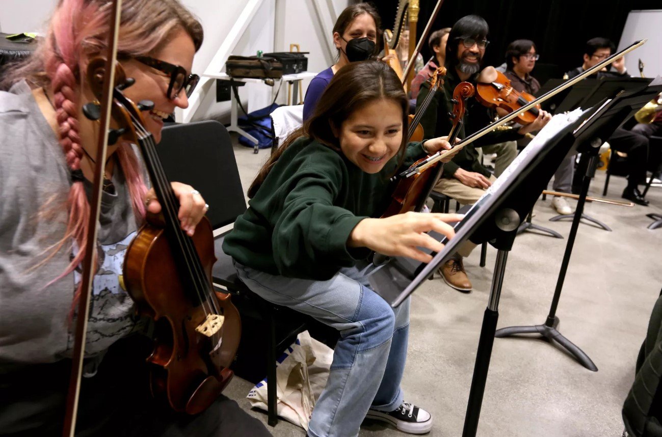 HOLA Eisner Intergenerational Music Programs Featured in the LA Times by Steve  Lopez — Heart of Los Angeles