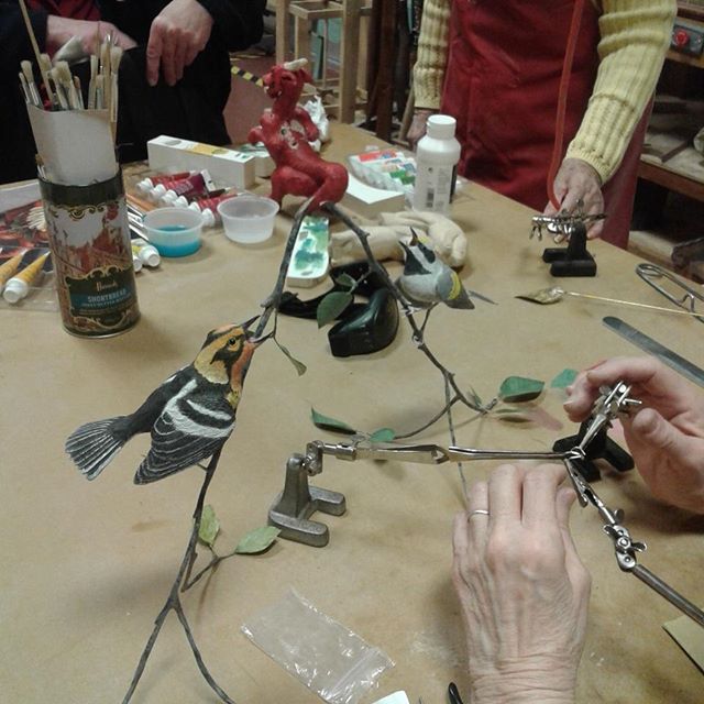 Sue, making feet for her warbler, this morning.
#agblife
#ArtsBurlington #Burlon #hamont #agb #ArtsBurl #woodcarversandsculptors #woodcarvers #warbler #warblerworkshop