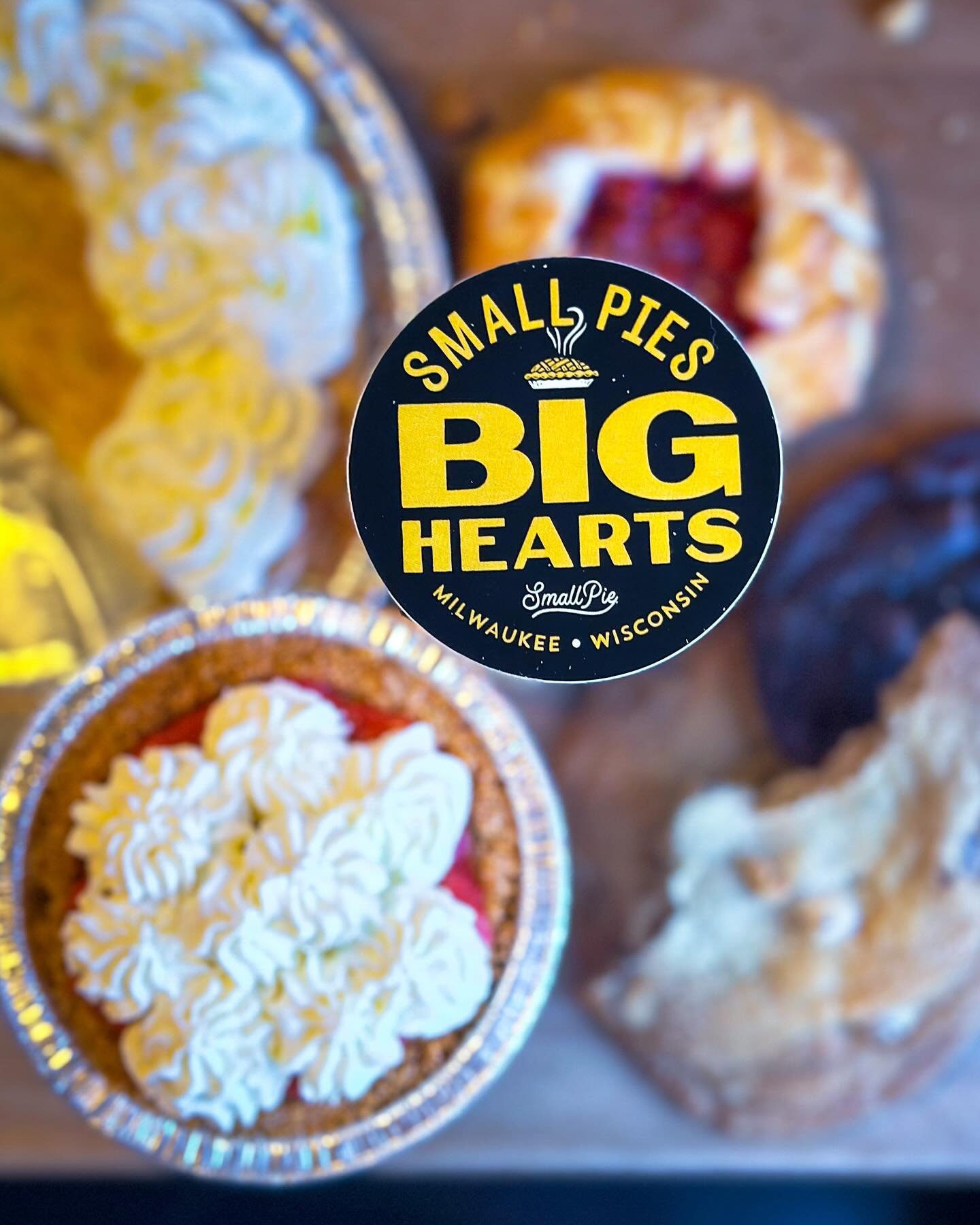 BIG HEARTS

Our pies may be  s m a l l (sometimes)
But our hearts are BIG! (always)

Sending you love through all the goodies (edible and floral) that we sell today, and EVERYDAY.

Be kind, spread love. 
Stay sweet, Bay View 
💝