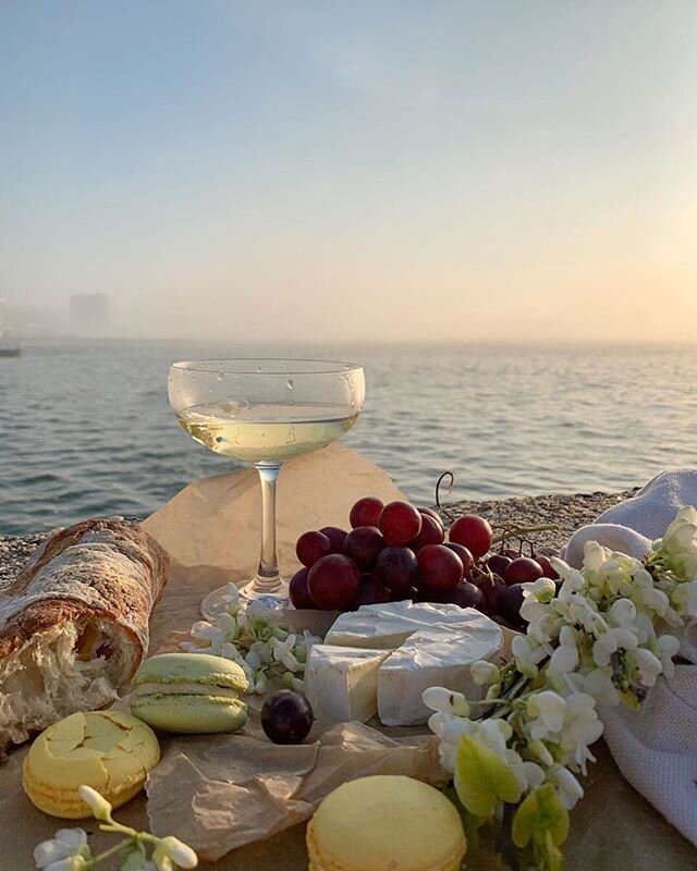 We'll bring the wine and cheese 🍷🧀⠀⠀⠀⠀⠀⠀⠀⠀⠀
⠀⠀⠀⠀⠀⠀⠀⠀⠀
Via @thenoisetier