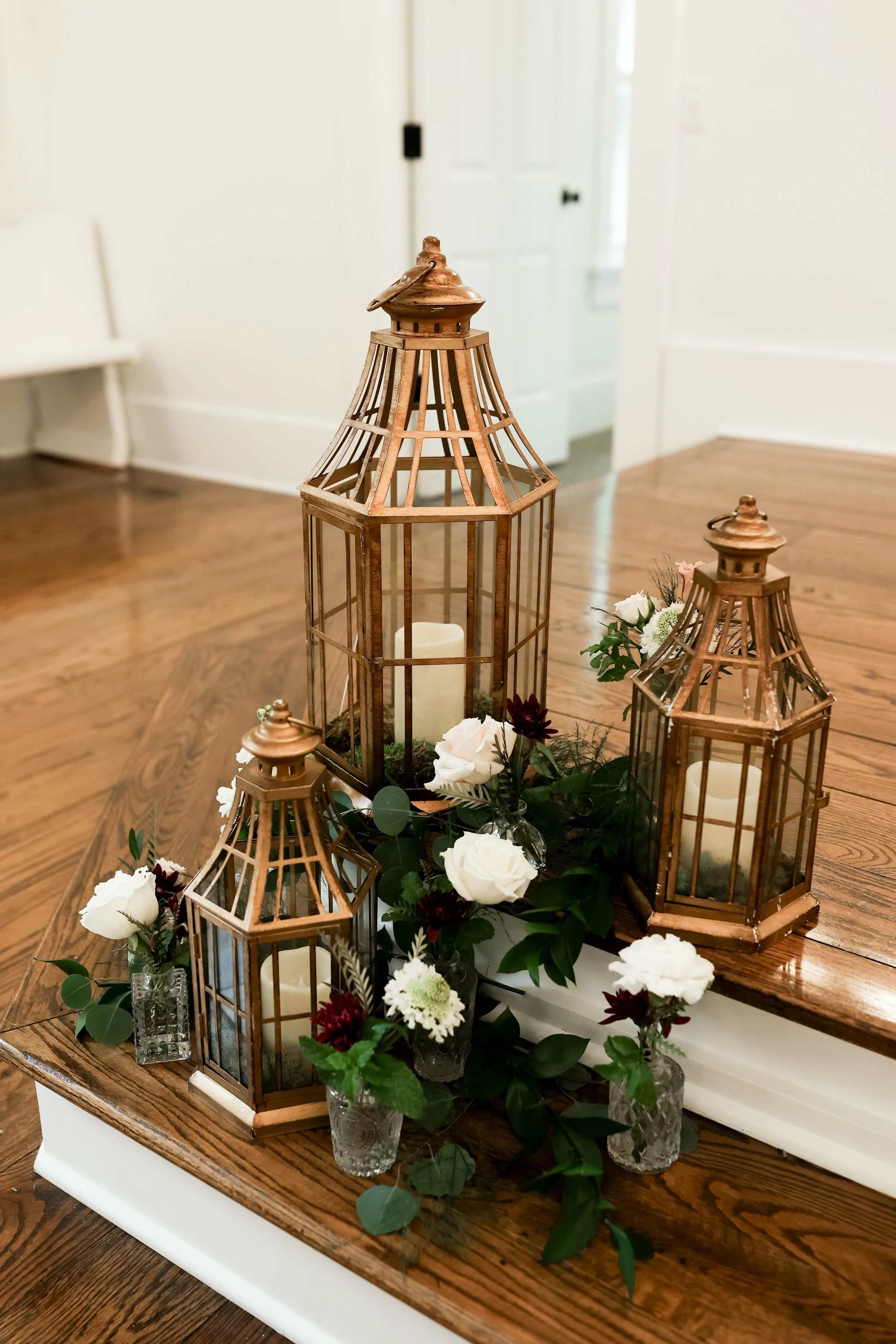 Gold Lanterns - 2 Large & 4 Small