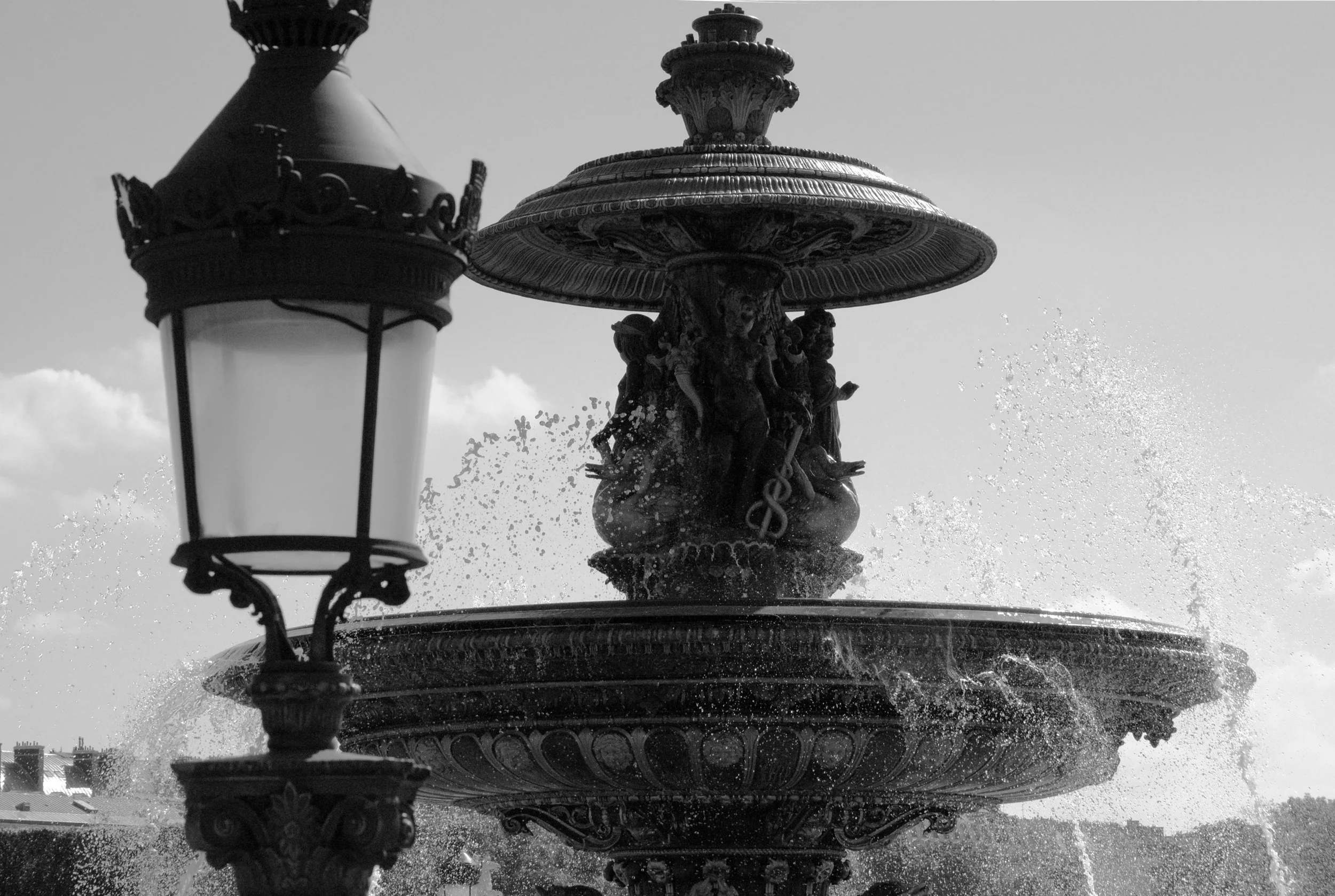 Obelisk_fountain6_bw.jpg