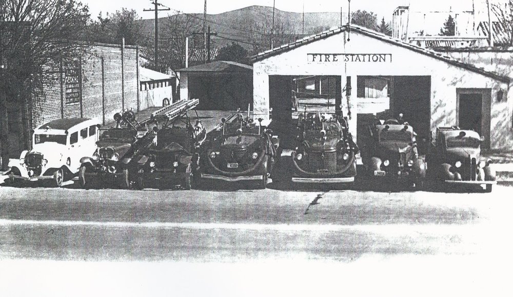 Lindsay fire department 1940's.jpg