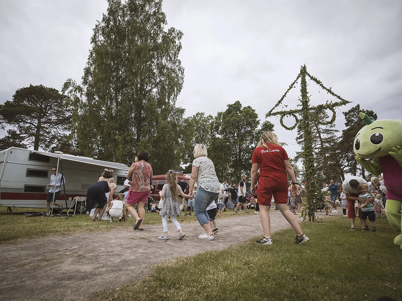 Traditioneller Tanz am Mittsommerfest