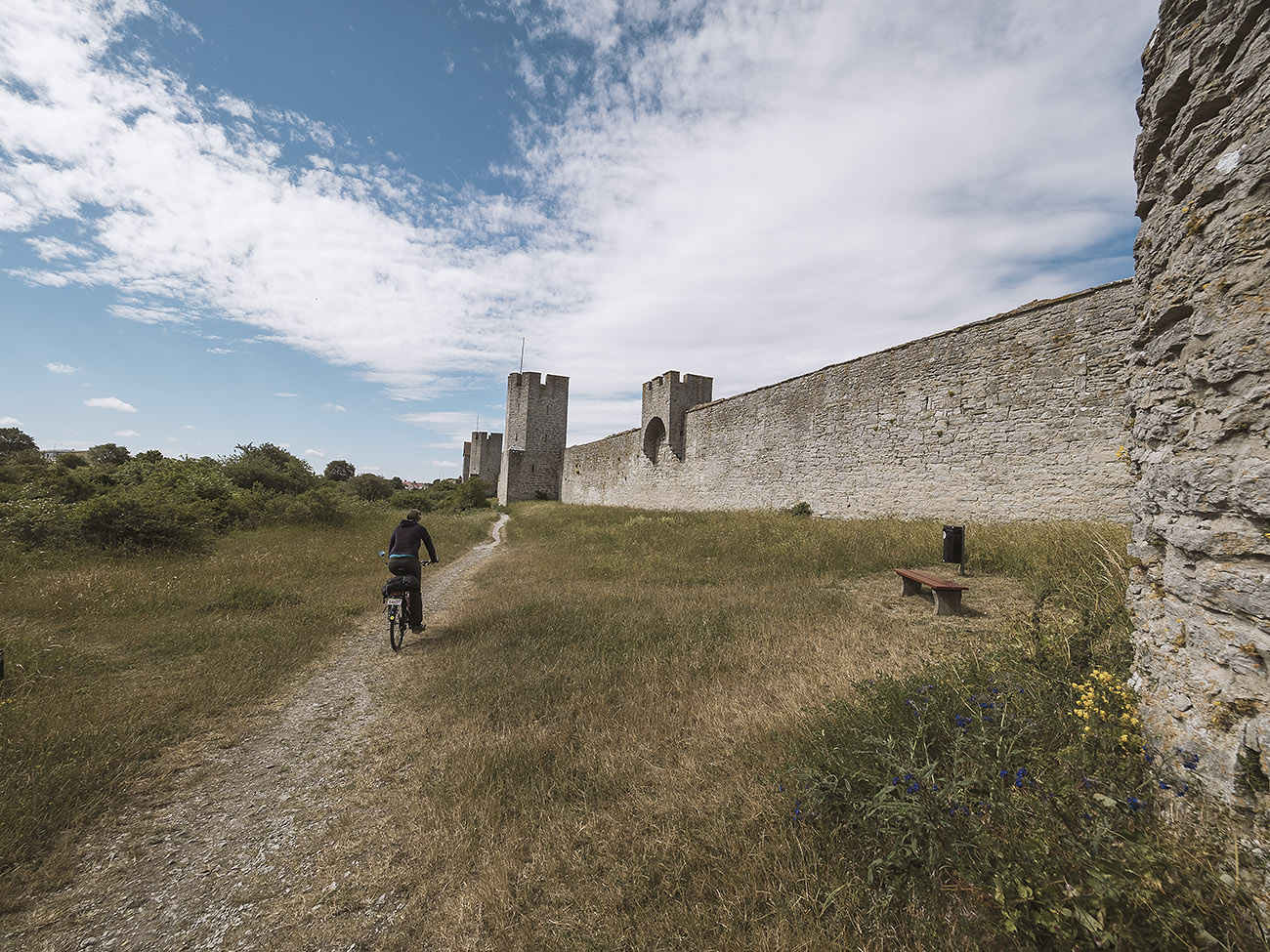 Die Stadtmauer umschliesst noch immer den Stadtkern von Visby