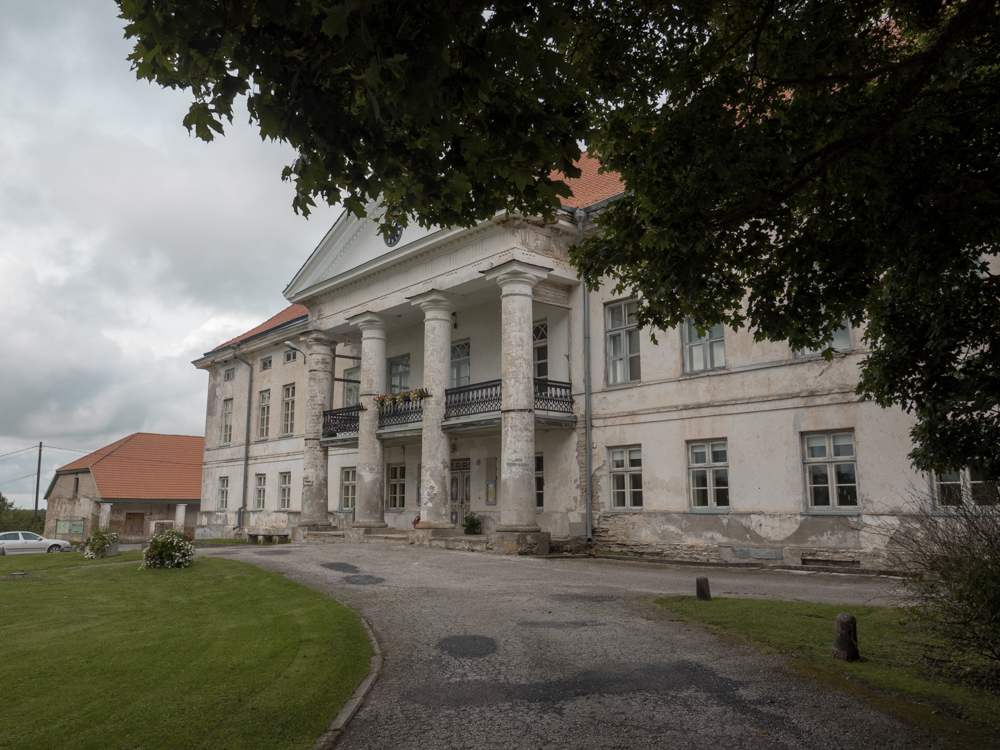Das kleine Dorf Lihula ist auch ziemlich heruntergekommen